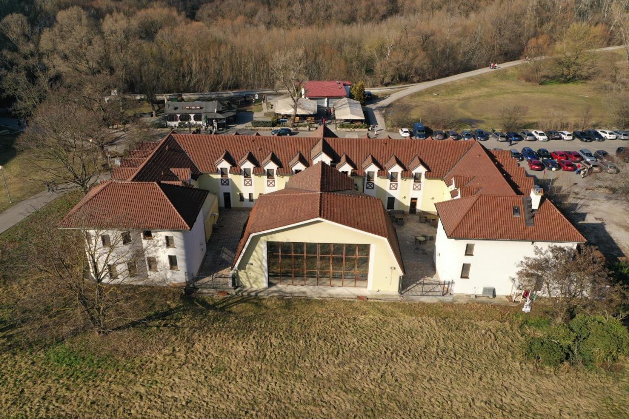 Hotel Hradna Brana Bratislava Exteriör bild