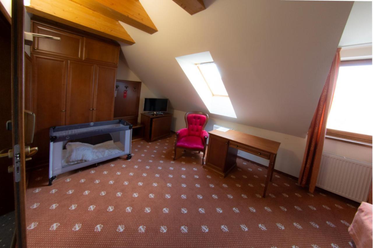 Hotel Hradna Brana Bratislava Exteriör bild