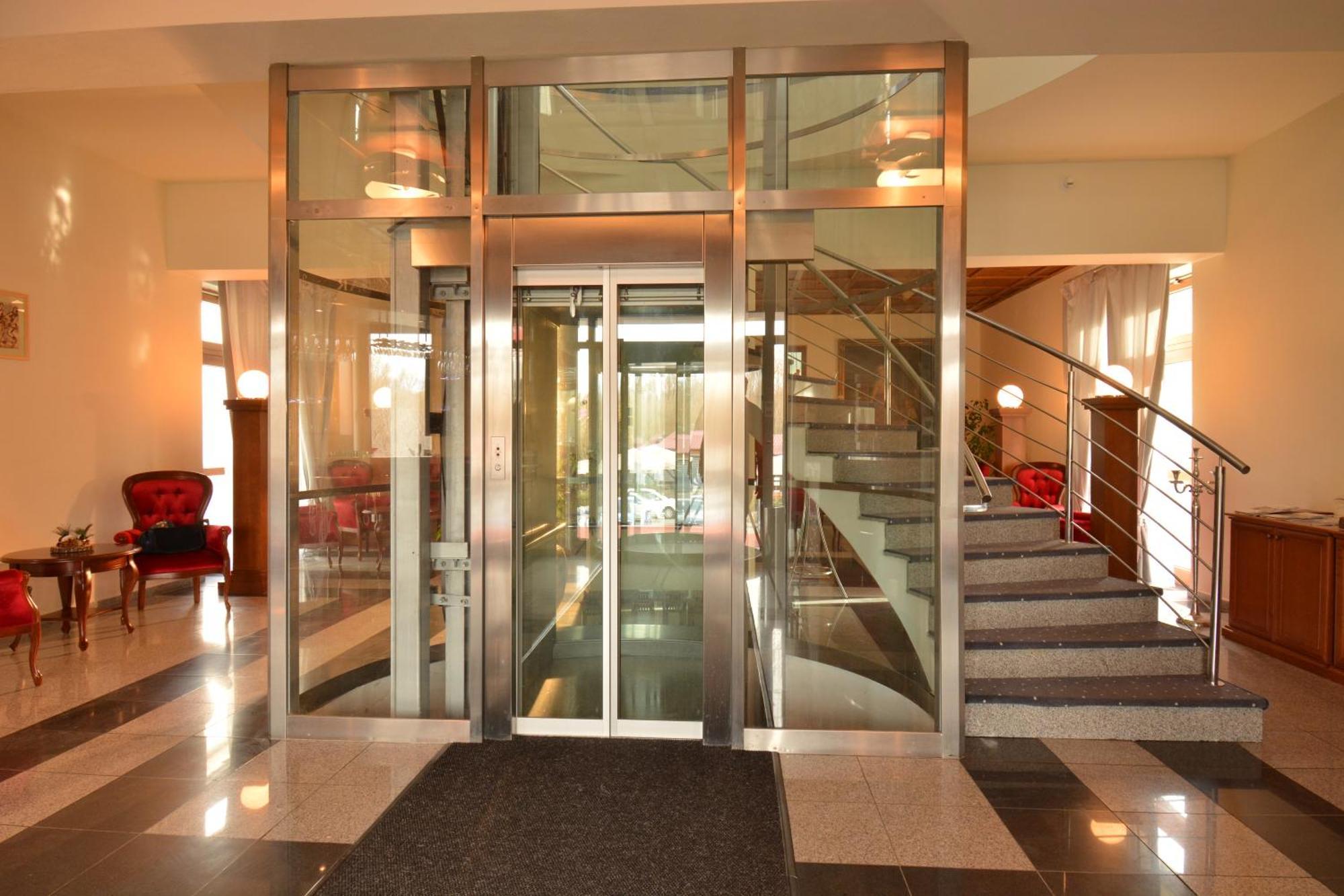 Hotel Hradna Brana Bratislava Exteriör bild