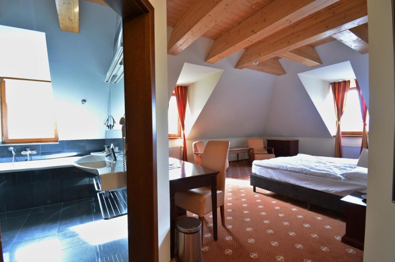 Hotel Hradna Brana Bratislava Exteriör bild
