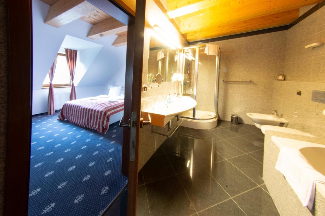 Hotel Hradna Brana Bratislava Exteriör bild