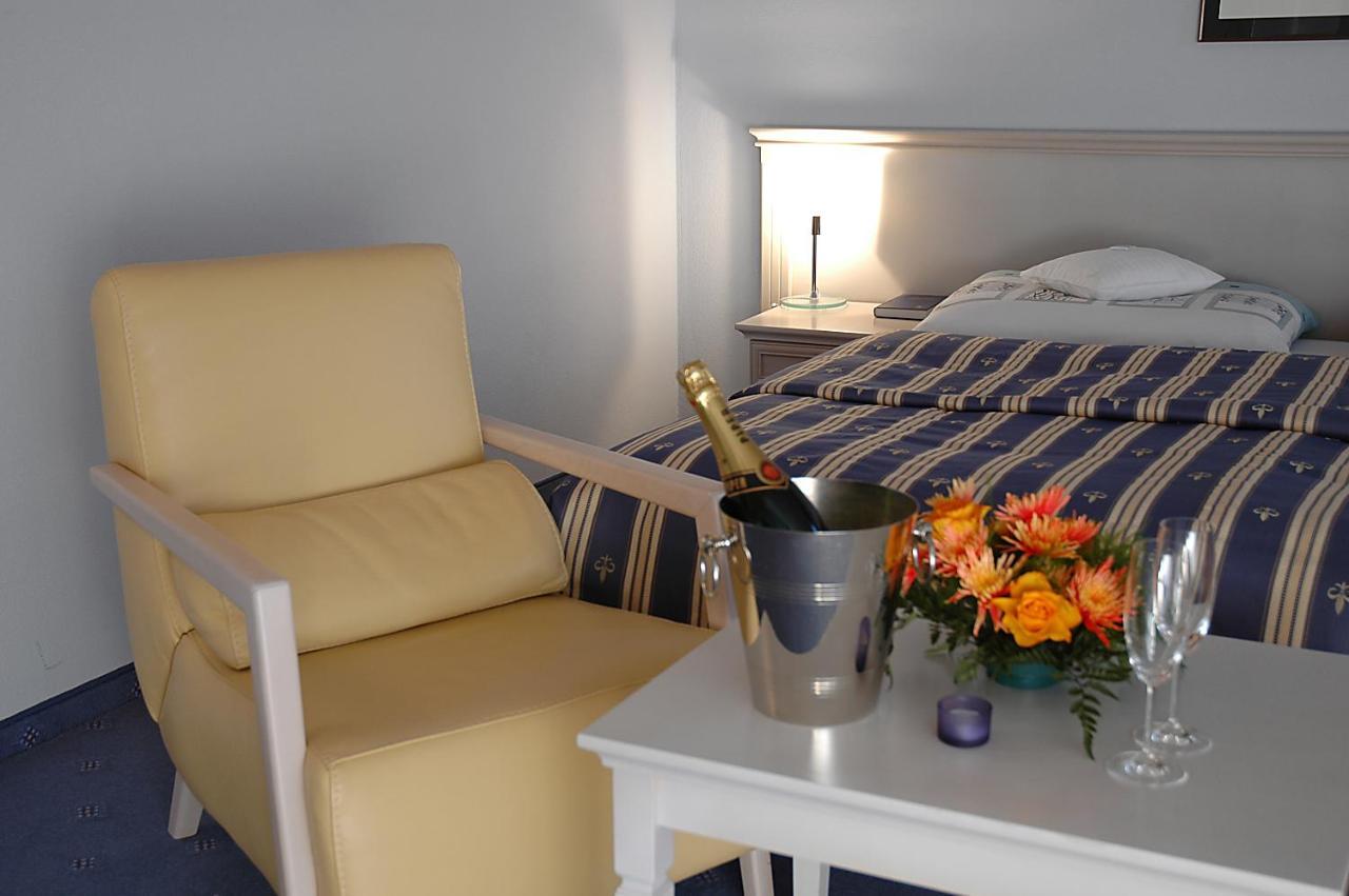 Hotel Hradna Brana Bratislava Rum bild