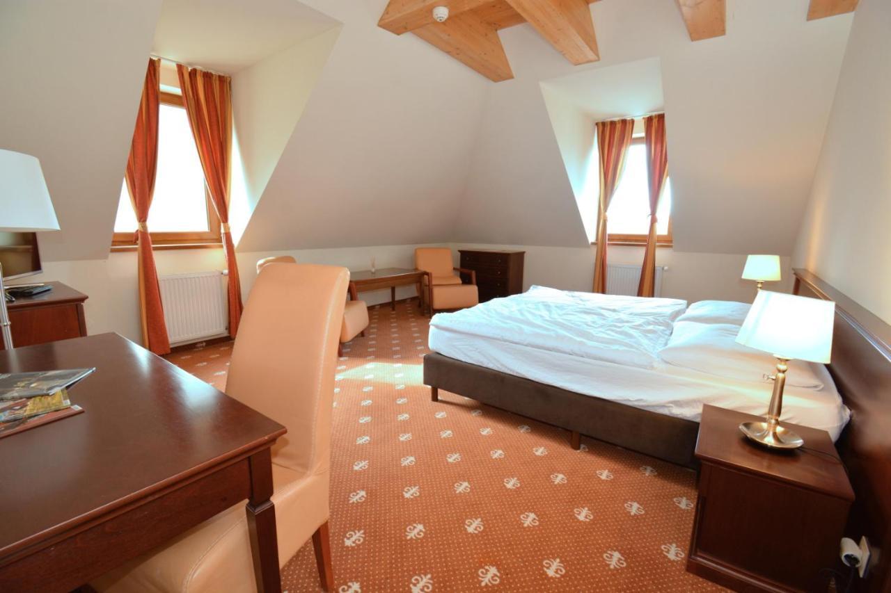 Hotel Hradna Brana Bratislava Exteriör bild