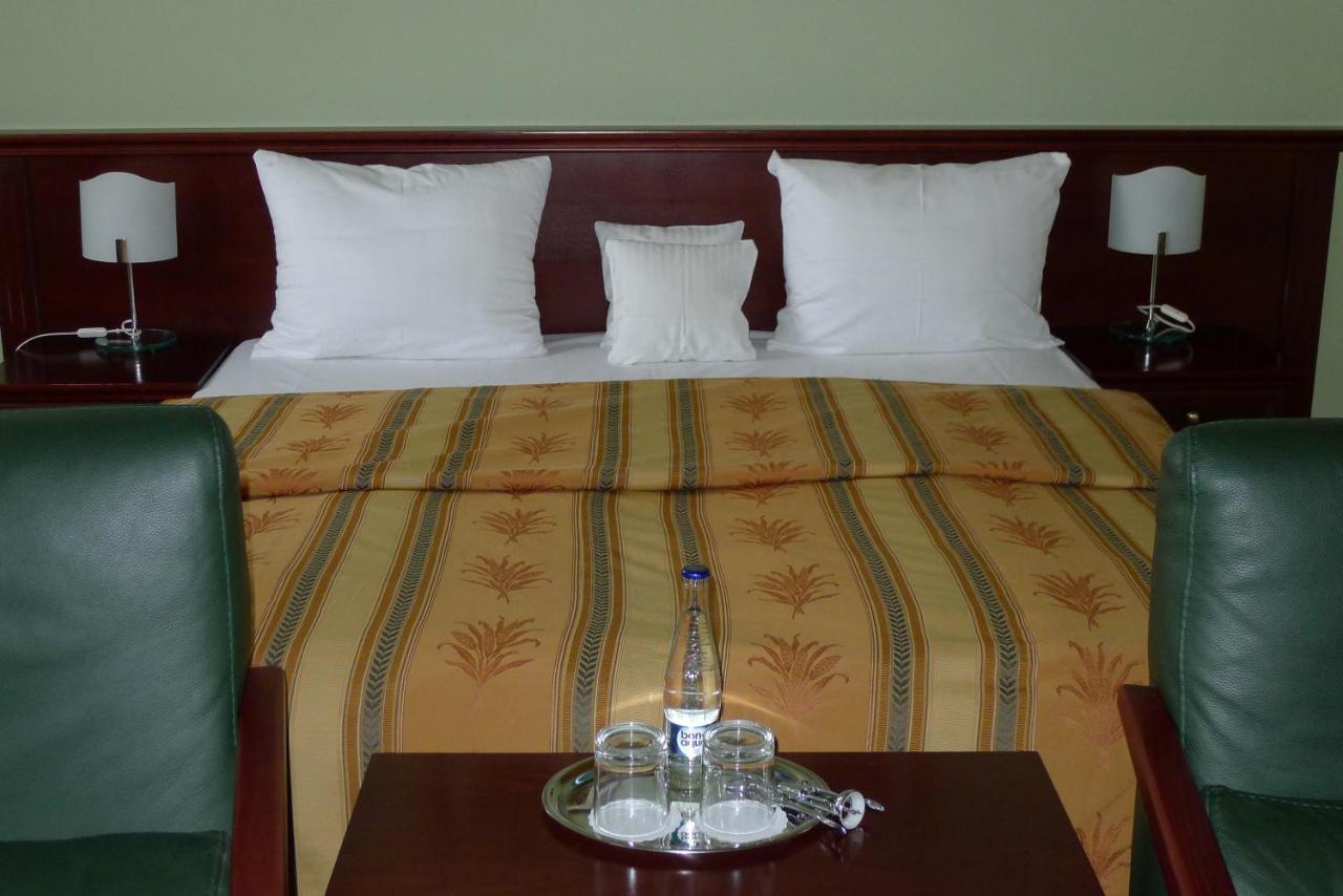 Hotel Hradna Brana Bratislava Rum bild