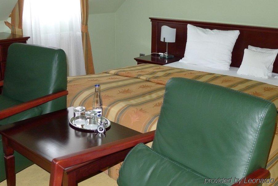 Hotel Hradna Brana Bratislava Rum bild