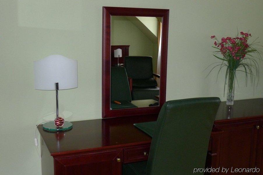 Hotel Hradna Brana Bratislava Rum bild
